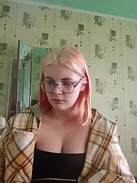 LoisFox online show from 05-12-26, 03:36