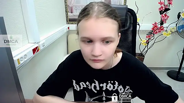 Snapshot of _donnaSia_ chatting on 07-13-26, 11:13 donnaSia online show from 07-13-26, 11:13