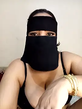 Snapshot of Anaxx_arabHott chatting on 04-28-26, 04:01 Anaxx arabHott online show from 04-28-26, 04:01