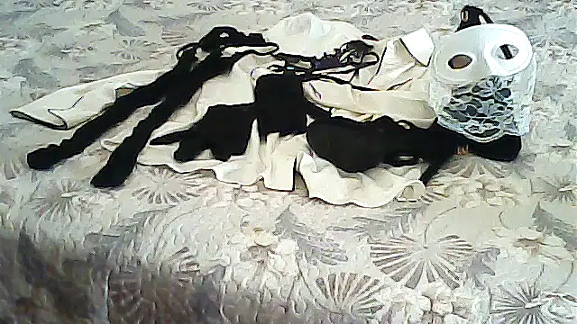Snapshot of Cuginetti chatting on 05-12-26, 04:26 Cuginetti online show from 05-12-26, 04:26