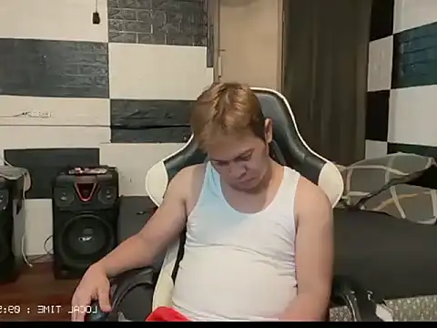 FuckMeeGUYS online show from 06-16-26, 01:58