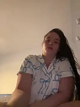 Snapshot of Poppylooloo chatting on 05-26-26, 08:05 Poppylooloo online show from 05-26-26, 08:05