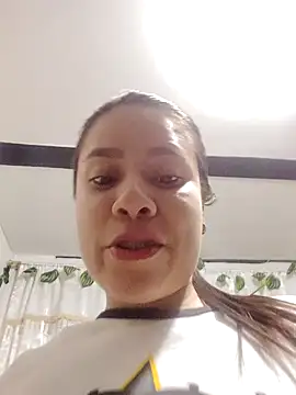 Snapshot of Nicol_Alvarez1 chatting on 04-27-26, 04:21 Nicol Alvarez1 online show from 04-27-26, 04:21