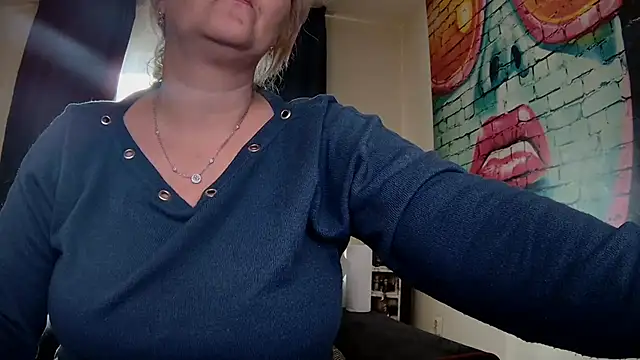 Divineblond online show from 01-29-25, 09:55