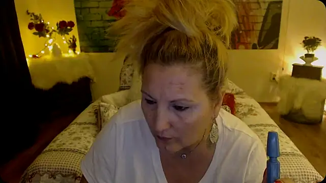 Divineblond online show from 03-17-25, 06:00