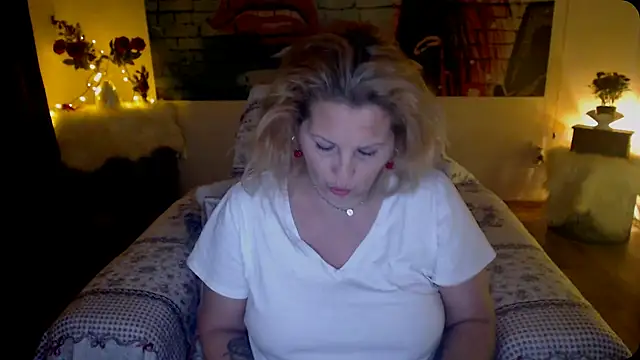 Divineblond online show from 03-17-25, 11:21
