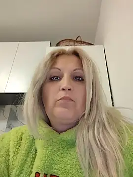 Divineblond online show from 05-05-26, 07:22