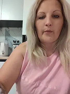 Divineblond online show from 05-06-26, 08:47