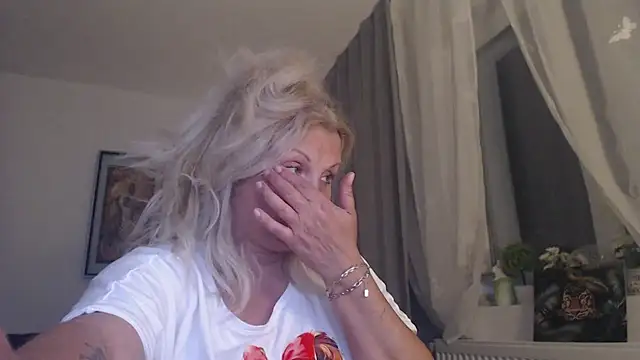 Divineblond online show from 05-08-26, 11:43