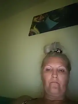 Snapshot of Divineblond chatting on 06-28-26, 06:58 Divineblond online show from 06-28-26, 06:58