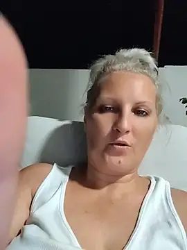 Snapshot of Divineblond chatting on 06-29-26, 11:05 Divineblond online show from 06-29-26, 11:05
