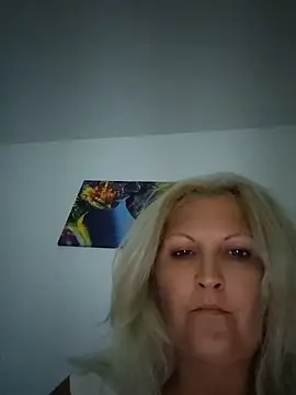 Snapshot of Divineblond chatting on 07-09-26, 08:35 Divineblond online show from 07-09-26, 08:35