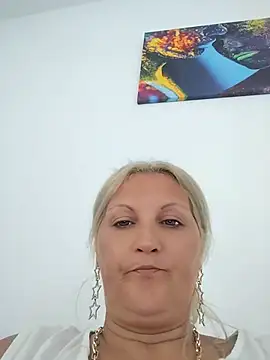 Snapshot of Divineblond chatting on 07-12-26, 11:23 Divineblond online show from 07-12-26, 11:23