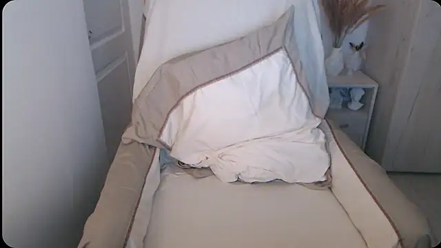 Snapshot of Divineblond chatting on 07-19-26, 11:08 Divineblond online show from 07-19-26, 11:08
