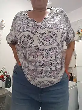 Snapshot of Divineblond chatting on 07-26-26, 07:54 Divineblond online show from 07-26-26, 07:54
