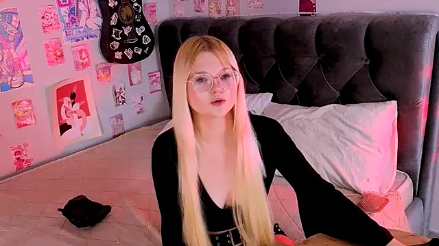 LunariaFox online show from 07-09-26, 02:54