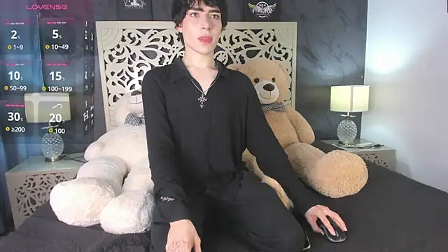 Snapshot of DemonFoxx chatting on 06-05-26, 12:11 DemonFoxx online show from 06-05-26, 12:11