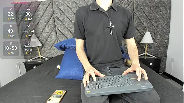 Snapshot of DemonFoxx chatting on 06-09-26, 12:06 DemonFoxx online show from 06-09-26, 12:06