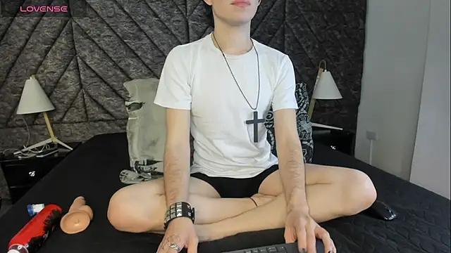 Snapshot of DemonFoxx chatting on 06-17-26, 12:18 DemonFoxx online show from 06-17-26, 12:18