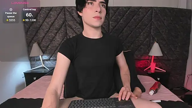 Snapshot of DemonFoxx chatting on 07-14-26, 04:39 DemonFoxx online show from 07-14-26, 04:39