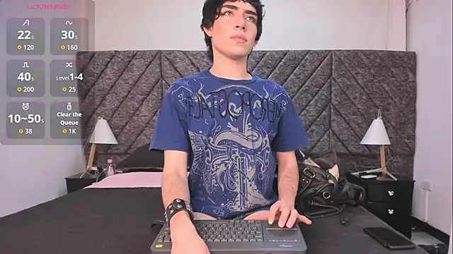 Snapshot of DemonFoxx chatting on 07-15-26, 12:43 DemonFoxx online show from 07-15-26, 12:43