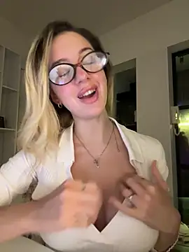 Snapshot of lulov chatting on 04-30-26, 03:35 lulov online show from 04-30-26, 03:35