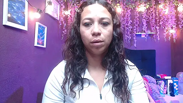 Snapshot of monik299 chatting on 05-25-26, 01:17 monik299 online show from 05-25-26, 01:17