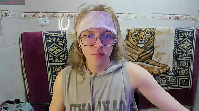 Snapshot of Jinnbooky chatting on 06-21-26, 05:54 Jinnbooky online show from 06-21-26, 05:54