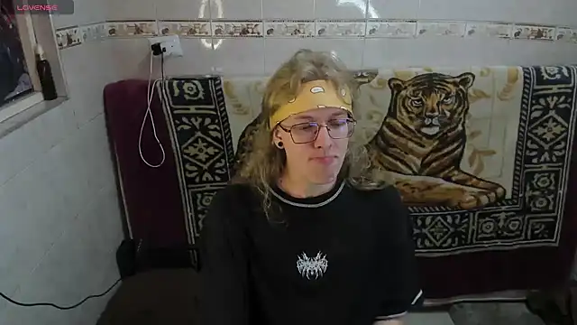 Snapshot of Jinnbooky chatting on 07-28-26, 01:21 Jinnbooky online show from 07-28-26, 01:21