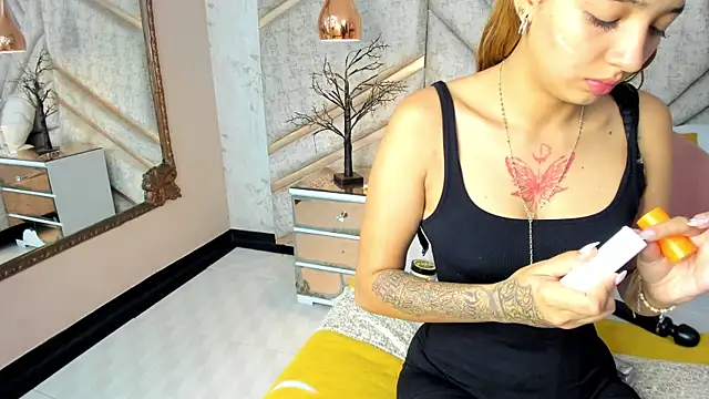 SamaanthaMiller online show from 05-13-26, 09:00