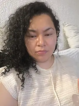 Snapshot of MissBronte chatting on 06-12-26, 02:54 MissBronte online show from 06-12-26, 02:54
