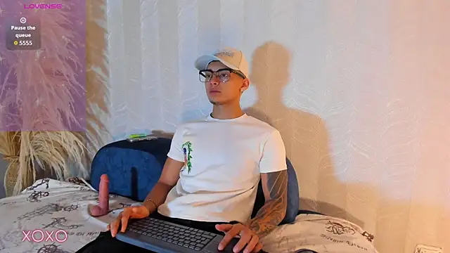 Alan Salazar online show from 06-12-26, 05:34
