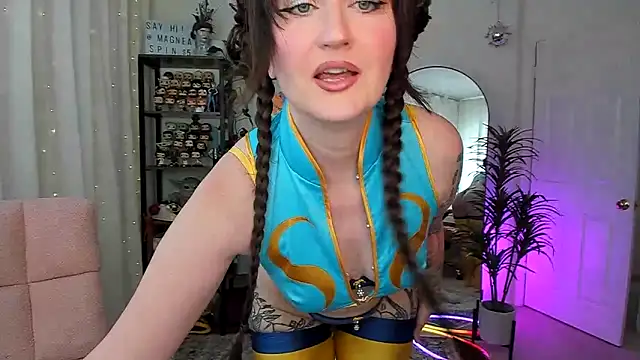 Snapshot of Magnea chatting on 06-04-26, 10:49 Magnea online show from 06-04-26, 10:49