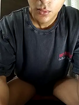 Snapshot of skinny_raj chatting on 05-16-26, 07:34 skinny raj online show from 05-16-26, 07:34