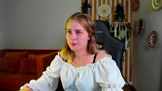 EllaBells online show from 06-08-26, 04:57
