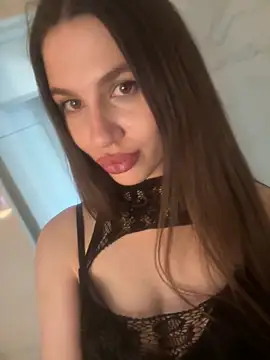 Snapshot of Maya033q chatting on 06-19-26, 02:54 Maya033q online show from 06-19-26, 02:54