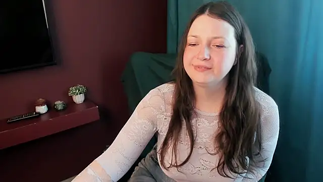 NellieBev online show from 05-10-26, 02:44
