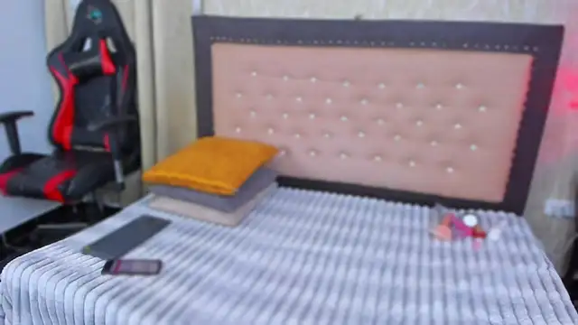 Zoedeleon online show from 07-18-26, 11:58