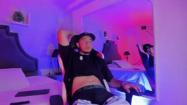 lyonGold  online show from 04-26-26, 01:31