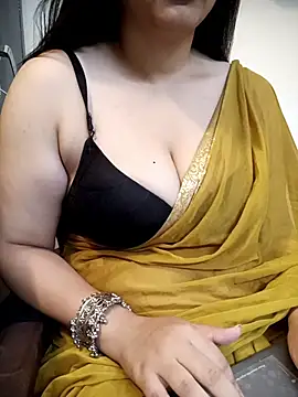Snapshot of Aayaat__ chatting on 06-13-26, 06:33 Aayaat online show from 06-13-26, 06:33