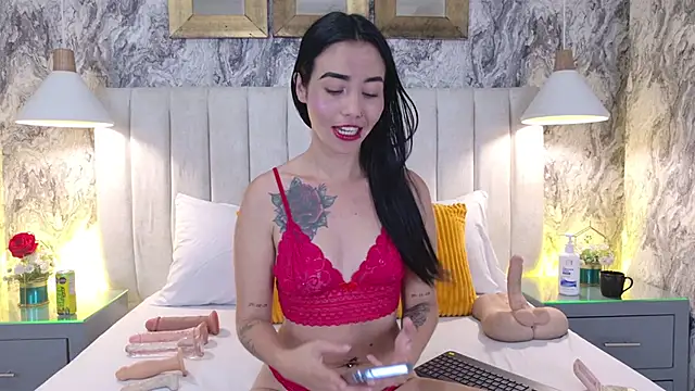 Snapshot of Sophie_Vega chatting on 06-10-26, 03:29 Sophie Vega online show from 06-10-26, 03:29