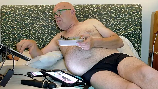 Snapshot of KinkCentral chatting on 06-22-26, 08:17 KinkCentral online show from 06-22-26, 08:17