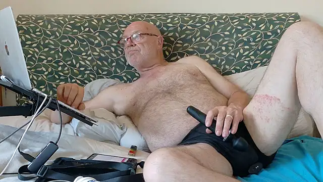 Snapshot of KinkCentral chatting on 06-24-26, 07:35 KinkCentral online show from 06-24-26, 07:35