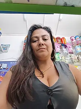 Snapshot of roxana_sexy_2026 chatting on 06-27-26, 07:19 roxana sexy 2026 online show from 06-27-26, 07:19