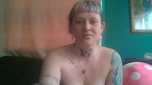 Snapshot of RosieSwitchBitch chatting on 05-07-26, 04:56 RosieSwitchBitch online show from 05-07-26, 04:56