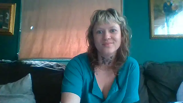 Snapshot of RosieSwitchBitch chatting on 06-19-26, 10:08 RosieSwitchBitch online show from 06-19-26, 10:08