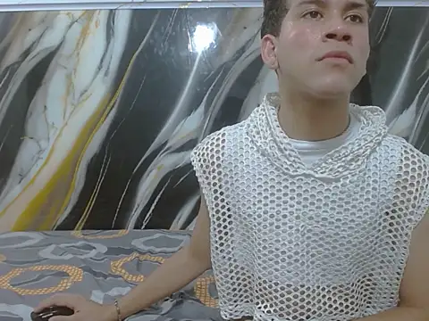 LAYAN FEMBOY online show from 05-08-26, 11:21