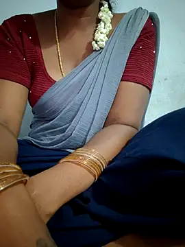 Snapshot of Tamil_Hot_HoneyBee chatting on 06-26-26, 02:43 Tamil Hot HoneyBee online show from 06-26-26, 02:43