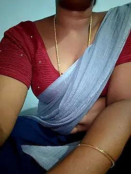 Snapshot of Tamil_Hot_HoneyBee chatting on 07-08-26, 05:06 Tamil Hot HoneyBee online show from 07-08-26, 05:06