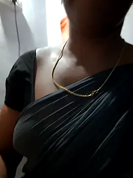Snapshot of Tamil_Hot_HoneyBee chatting on 07-20-26, 11:45 Tamil Hot HoneyBee online show from 07-20-26, 11:45